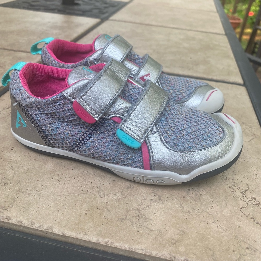 Plae 
TY- HEMATITE shoe